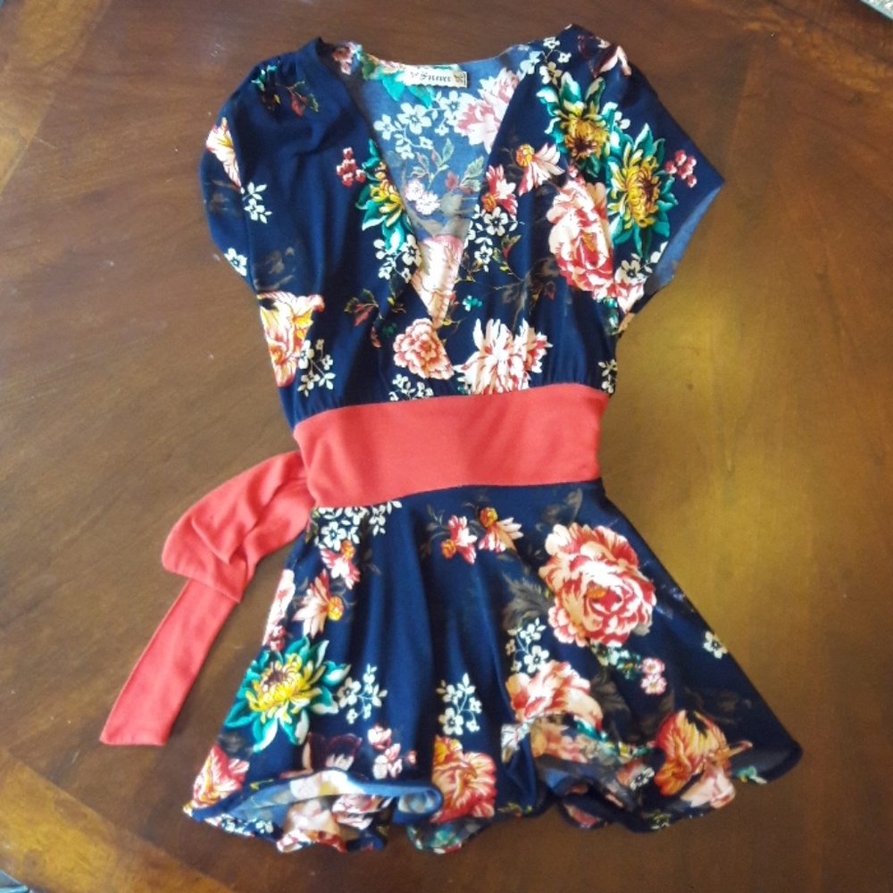 Floral V-Neck Tie back Top